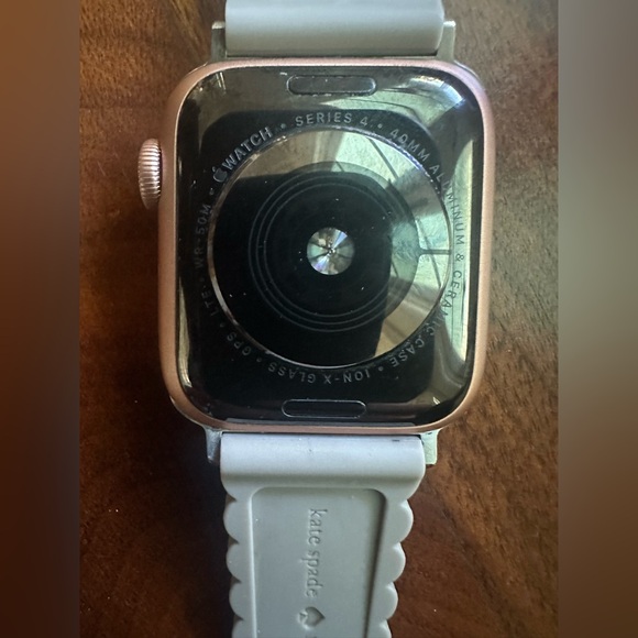 EUC Apple Watch Series 4; 40mm Gold Aluminum Pink Sand Sport Band - Picture 9 of 10